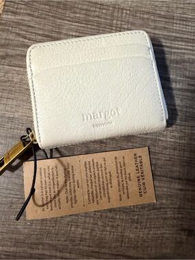 margot NEWYORK White Pebbled Leather Zip Card Wallet